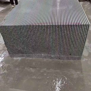 孝感芝麻白毛板荒料切割