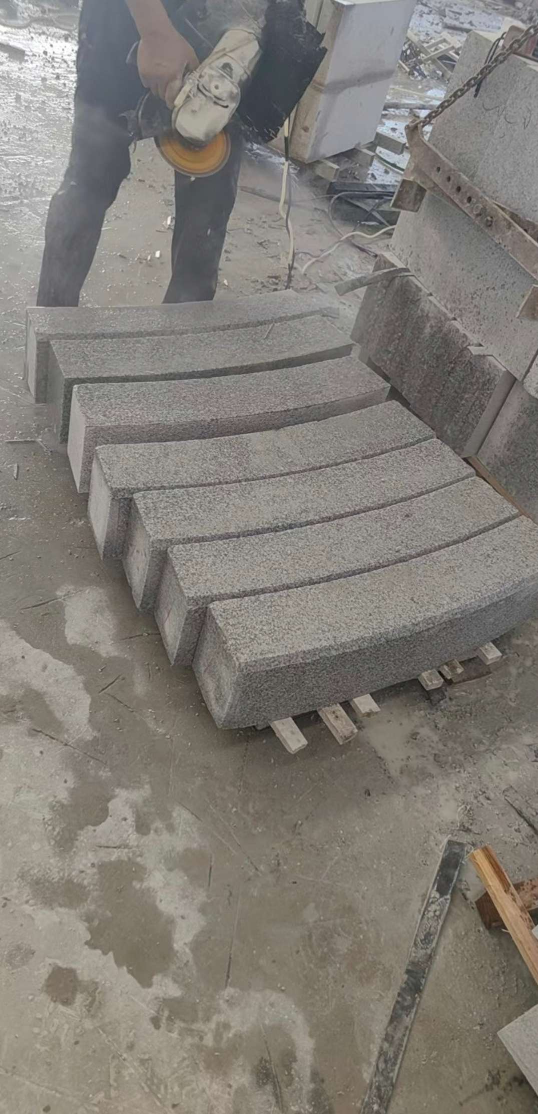 孝感芝麻白弧形路牙石